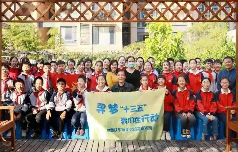 请问这双鞋是什么品牌的？游戏画面